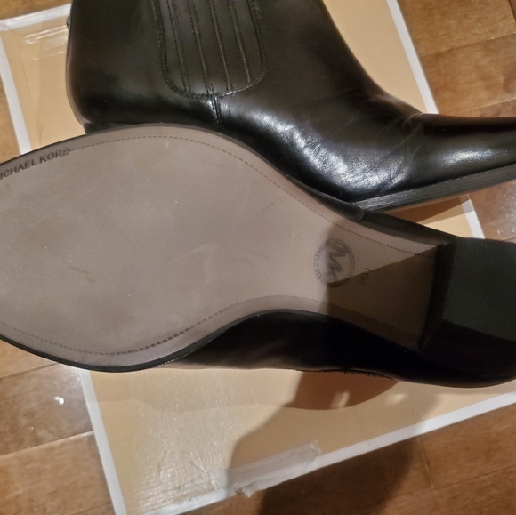 ❗❗ SOLD ❗❗Michael Kors leather boots - Picture 2 of 4